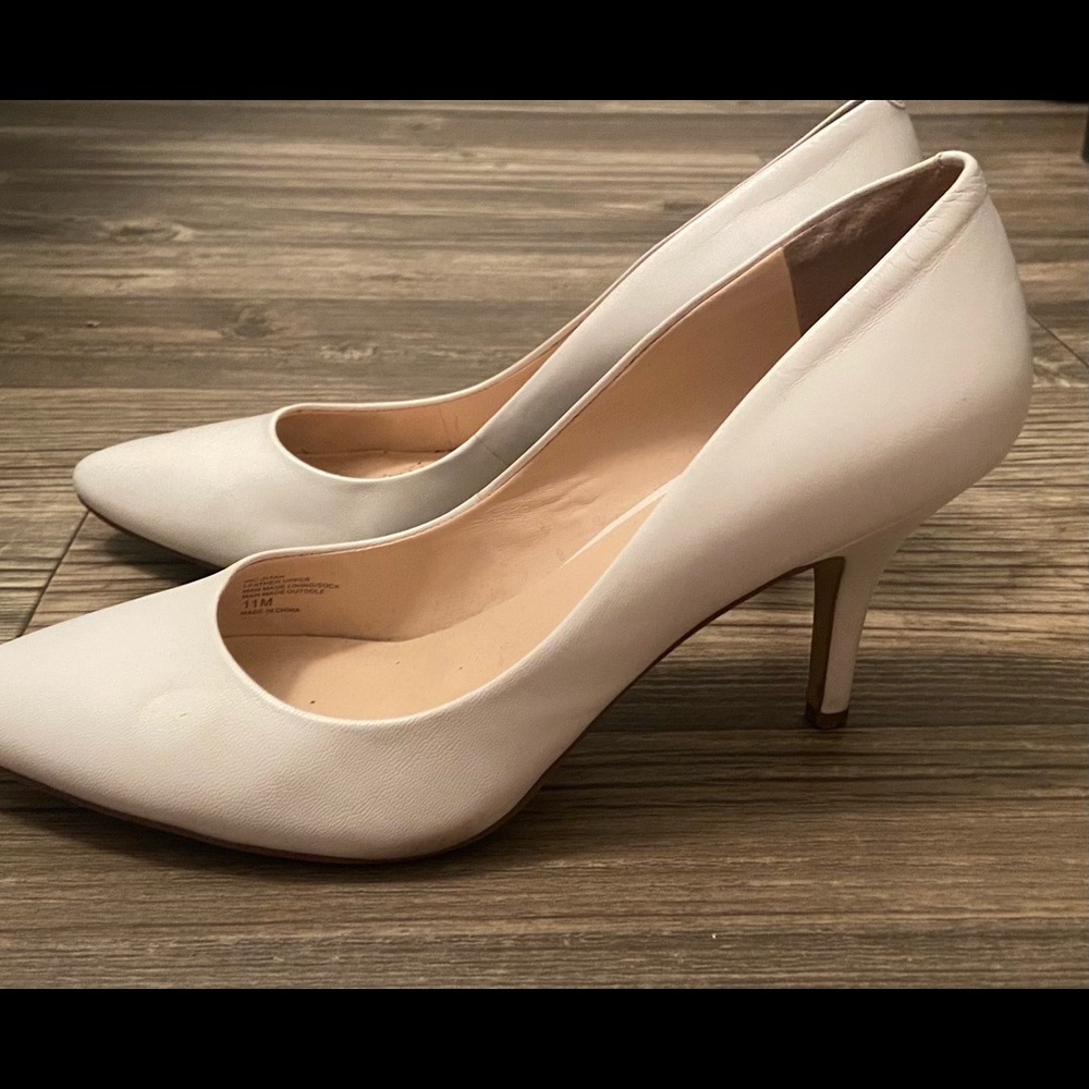 Inc international concepts white 3 inch pumps